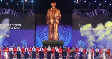 Khánh thành tượng Bác Hồ về thăm quê