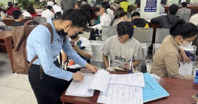 Người dân đua nhau đi làm hồ sơ nhà đất