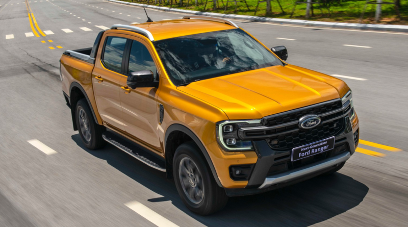 Xe bán tải hút khách, Ford Ranger bán chạy nhất Toyota Hilux vượt Mitsubishi Triton