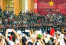 Đoàn diễu binh đi giữa biển người trong lễ sơ duyệt