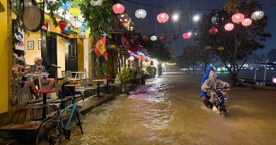 Lũ lại dâng trong đêm ở phố cổ Hội An