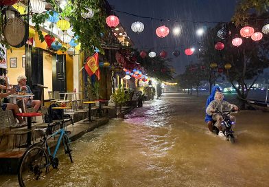 Lũ lại dâng trong đêm ở phố cổ Hội An