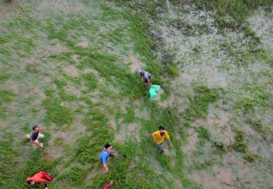 Trực thăng Bộ Quốc phòng tiếp tục thả hàng cứu trợ vùng lũ Đắk Lắk