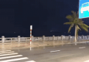 Cảnh tượng bất ngờ ở bờ biển Nha Trang trong đêm 