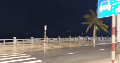 Cảnh tượng bất ngờ ở bờ biển Nha Trang trong đêm 