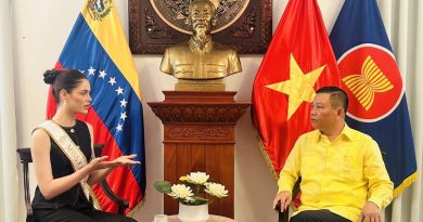 Hai hoa hậu của Venezuela tới thăm Đại sứ quán Việt Nam