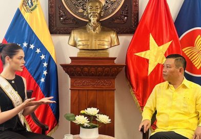 Hai hoa hậu của Venezuela tới thăm Đại sứ quán Việt Nam