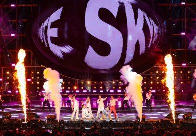 Quốc Thiên ủng hộ 200 triệu đồng đến đồng bào miền Trung gặp thiên tai ngay giữa lúc trình diễn tại Live Concert SKYNOTE 2025