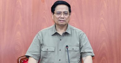 Thủ tướng: ‘Thần tốc tái thiết vùng lũ trước Tết’