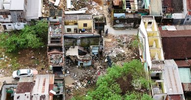 Kinh thành Huế nhếch nhác do nhà dân chưa hạ giải