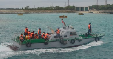 Đưa 52 người trên tàu câu mực bị cháy vào đảo Song Tử Tây