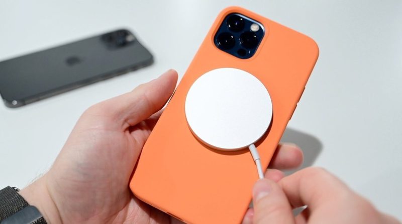 iPhone 17 Pro phát tiếng nhiễu bí ẩn khi sạc khiến người dùng hoang mang