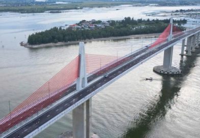 Cầu vượt cửa biển lớn nhất miền Trung đã xây xong, vì sao không thông xe?