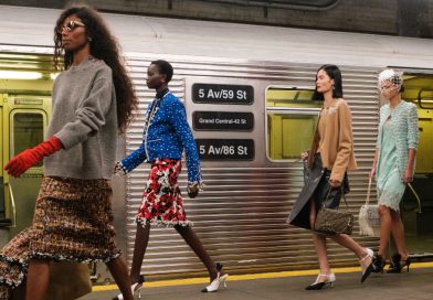 Các nhà nghề dệt nên giấc mơ đô thị cho mọi quý cô CHANEL trong BST Métiers d’art 2025/26