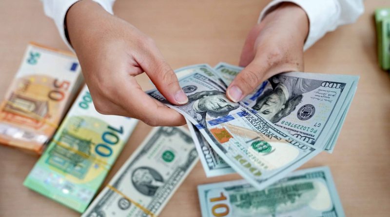 Tăng ngược chiều euro và bảng Anh