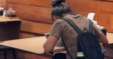 Cô gái cùng bố vào nhà hàng gọi 4 món, khi ghép các chữ lại, chủ nhà hàng lập tức gọi cảnh sát!