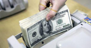 Ngân hàng ít thay đổi, tự do lao dốc