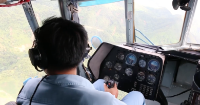 Những chuyến trực thăng bay vào vùng ngập