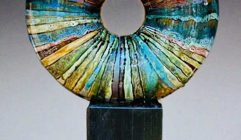 Triển lãm Gốm cá nhân “Khởi Thủy” – từ những mảnh đa giác trên toan sang những khối hình trong không gian