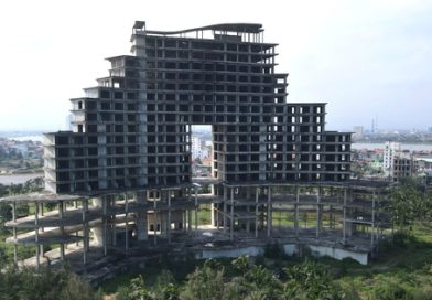 Cận cảnh 2 khách sạn 5 sao dang dở trên đất vàng ven biển Đồng Hới