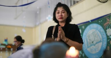 Xúc động ‘gặp lại’ ông nội trong khu lưu giữ thi hài ở TP.HCM