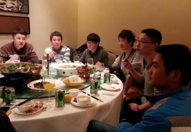 Hào phóng trả hết tiền ăn trong buổi họp lớp, người đàn ông vừa đi về thì tất cả tụm lại nói xấu vì 1 lý do không ngờ!