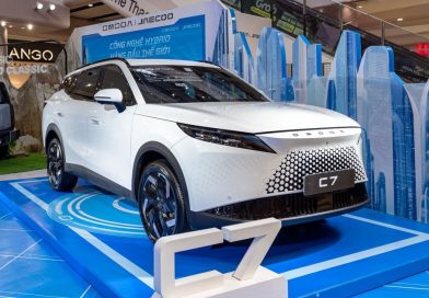 Xe Trung Quốc Omoda C7 trình làng khách Việt, giá cao hơn Mazda CX-5 gần 100 triệu