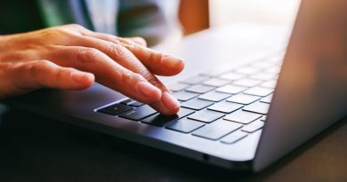 Thói quen sạc đầy có thể rút ngắn tuổi thọ pin laptop