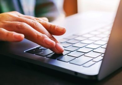 Thói quen sạc đầy có thể rút ngắn tuổi thọ pin laptop