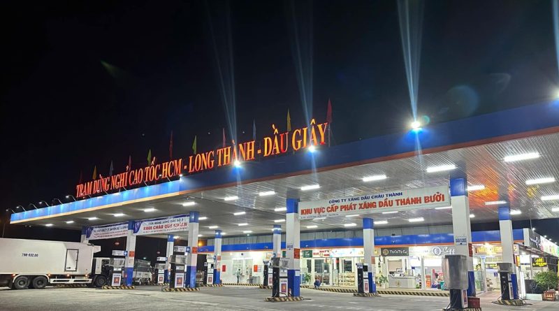 Nhiều tuyến cao tốc thiếu trạm xăng, tài xế cần chú ý gì?