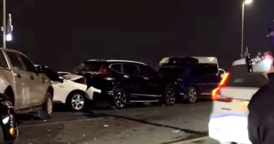 5 ôtô tông liên hoàn trên cầu Nhật Tân