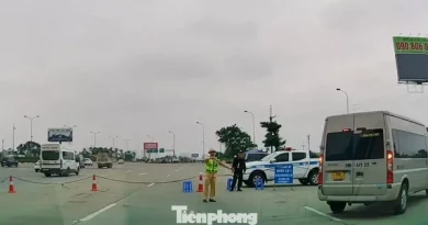 Đóng nửa chiều đường cao tốc Pháp Vân