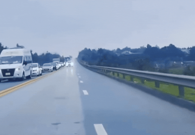 Nháy đèn loạn, đi ngược chiều trên cao tốc, nữ tài xế khai gì với công an?