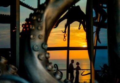 Dịu Dàng Như Biển Cả, Rạng Rỡ Như Mùa Xuân