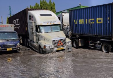 ‘Ổ voi’ dày đặc đường vào khu chế xuất lớn nhất TP HCM