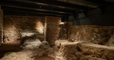 Sửa thang máy, lọt vào thế giới 2.000 năm trước dưới hầm khách sạn