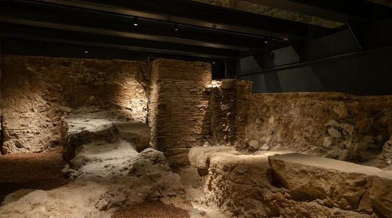 Sửa thang máy, lọt vào thế giới 2.000 năm trước dưới hầm khách sạn