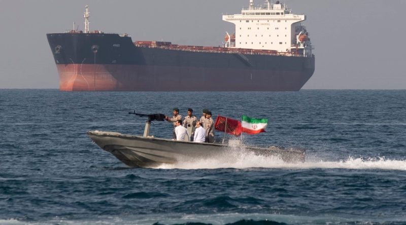 Vì sao có giả mạo cỡ nào cũng bị “tóm sống”?