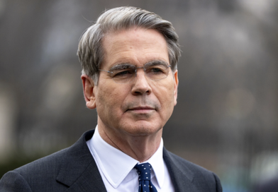 Bộ trưởng Mỹ nói Mỹ “cho phép” tàu dầu Iran qua eo biển Hormuz