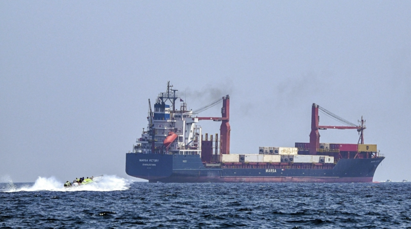 Israel tung đòn tập kích thành phố cảng Iran gần eo biển Hormuz