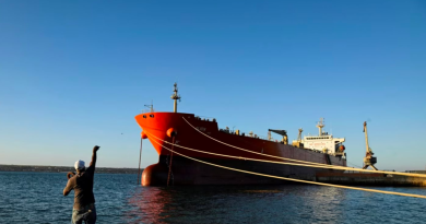 Được Mỹ ‘bật đèn xanh’, tàu chở hơn 700.000 thùng dầu Nga lập tức đi thẳng đến Cuba, báo tin cực vui cho Havana