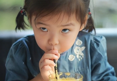 Những đứa trẻ lớn lên trở thành người NHỎ NHEN và MƯU MÔ thường xuất thân từ 4 kiểu gia đình này