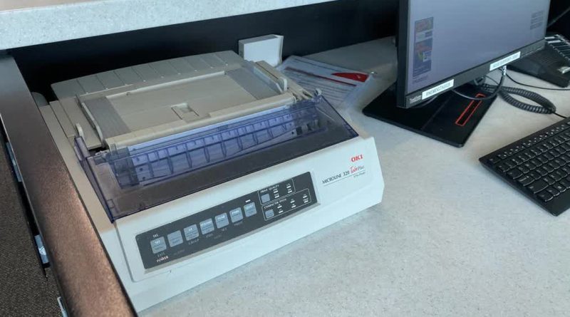 Vì sao các hãng bay vẫn dùng máy in kim?