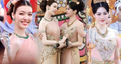 Xinh đẹp như xé truyện tranh bước ra, soi giá loạt trang sức mà hoảng hốt!