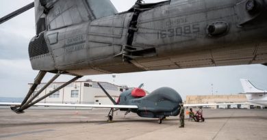 Ông Trump tức tối, nói đồng minh ‘tự đi mà lấy dầu’