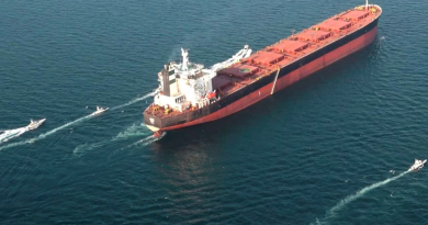 Tưởng cập cảng Ấn Độ lần đầu tiên sau 7 năm, tàu chở 600.000 thùng thùng dầu Iran đột ngột quay đầu giữa biển, đi thẳng đến nước khác