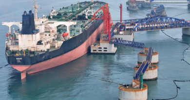 Giá dầu quay đầu tăng sau khi giảm mạnh nhất 6 năm, Iran cáo buộc Mỹ vi phạm thỏa thuận