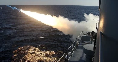 Iran cảnh báo sẽ phản ứng mạnh nếu Mỹ tiếp tục lệnh phong toả