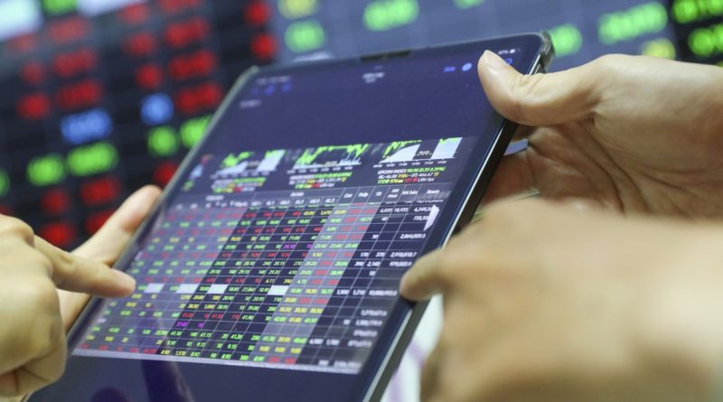 Nhà đầu tư mua bán chứng khoán cần lưu ý gì?