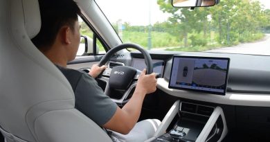 Thuê ô tô điện tự lái dịp lễ, cần lưu ý gì?